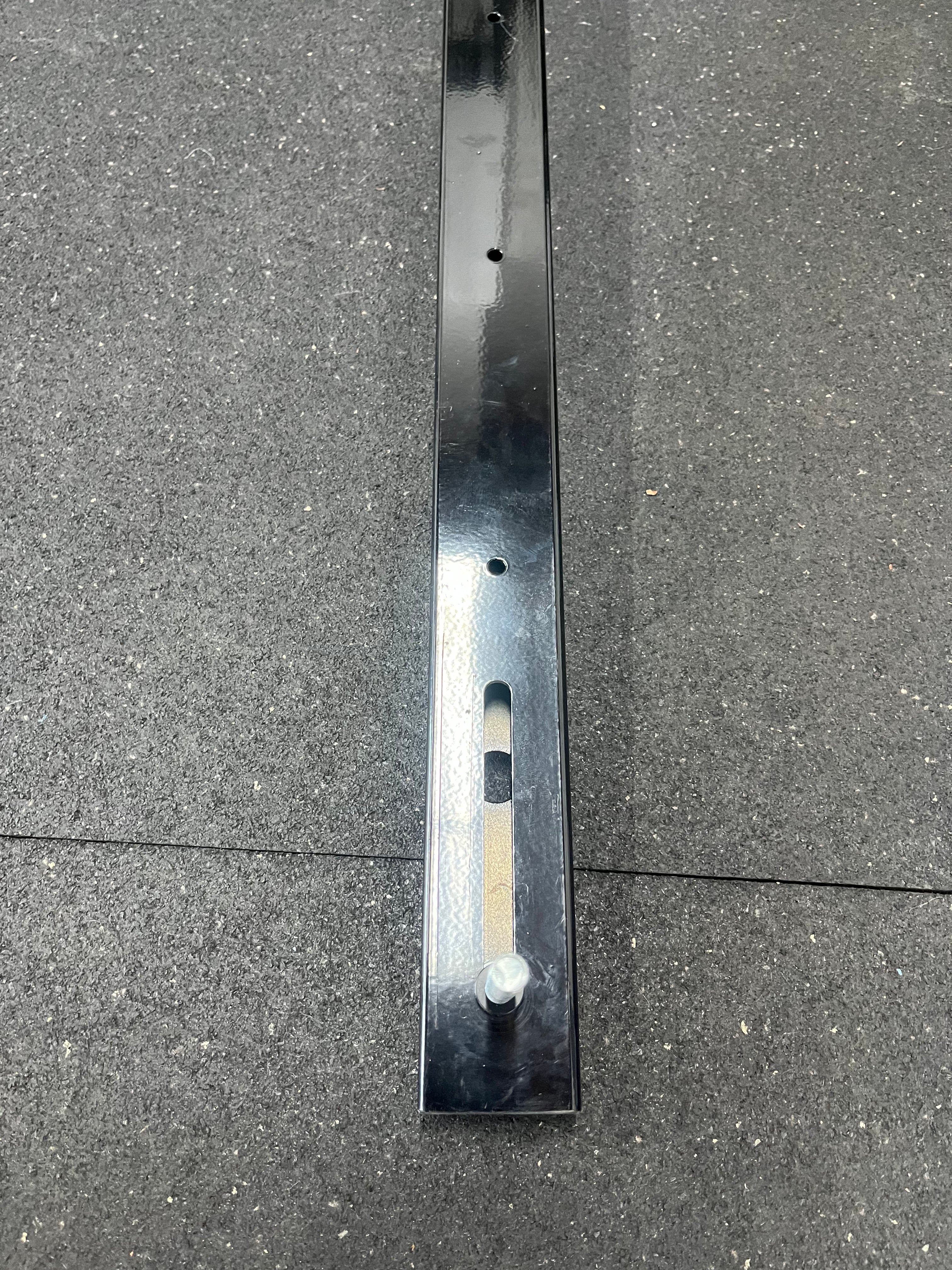 Quest Portable Rack Mount. Slotted mounting for locating on multiple squat racks.